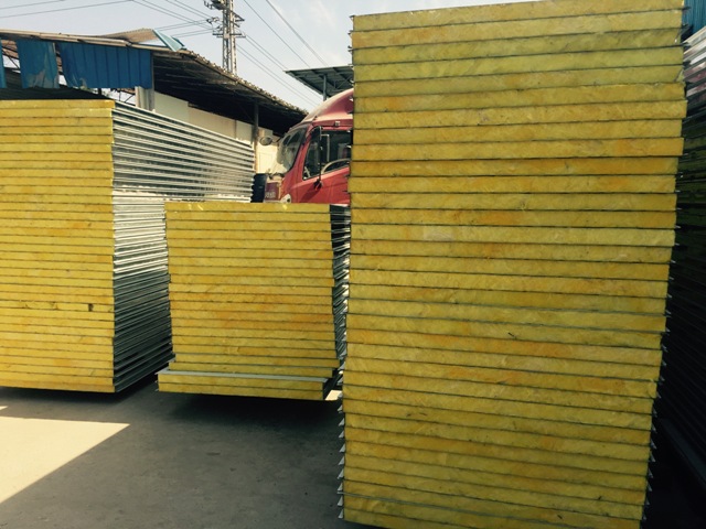 Sandwich panel
