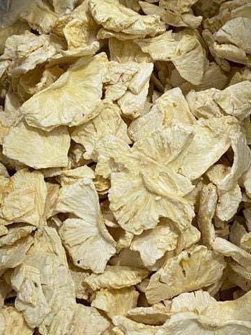 Freeze-dried pineapple