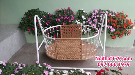 Artistic Iron Crib