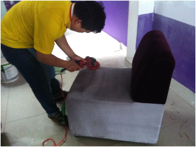 Sofa cleaning service