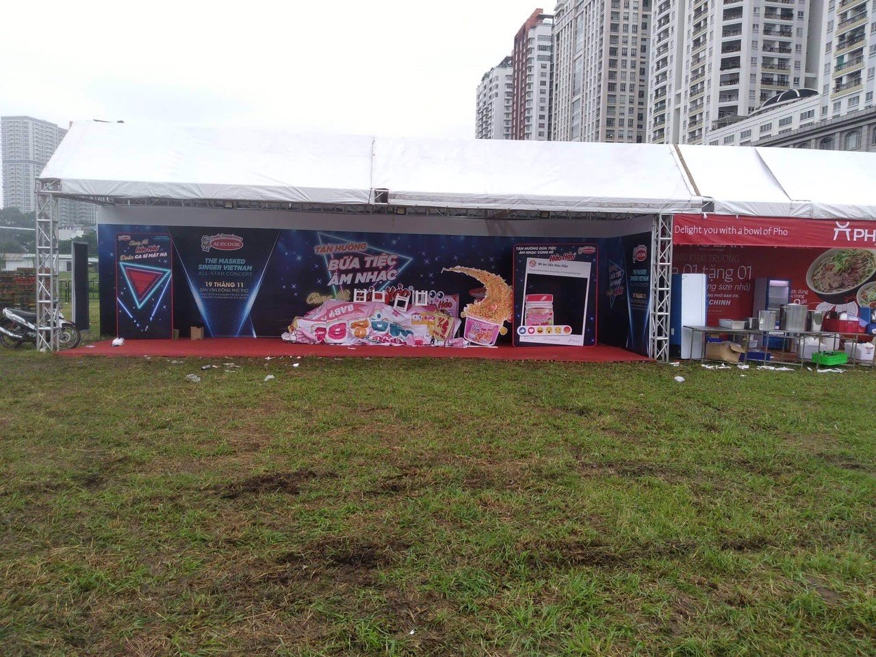 Rain covering tarpaulin