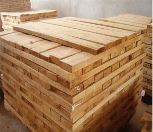 Sawn and dried rubber wood