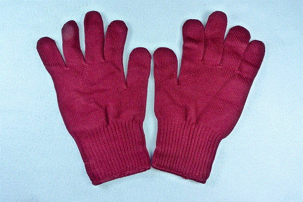 Knitted gloves