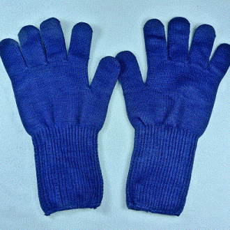 Knitted gloves