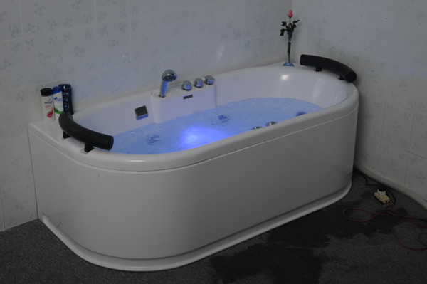Whirlpool bathtubs