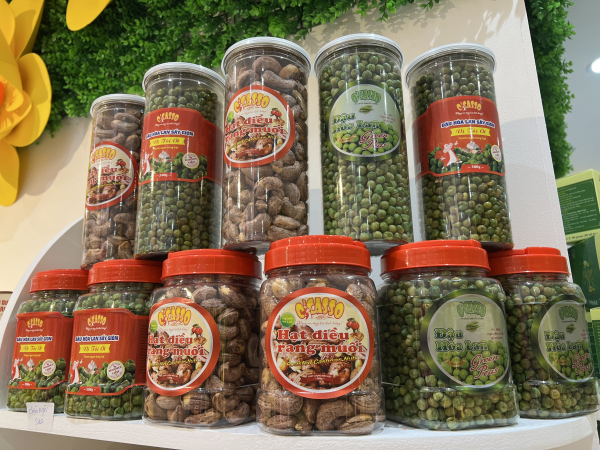 Combo cashews and green peas