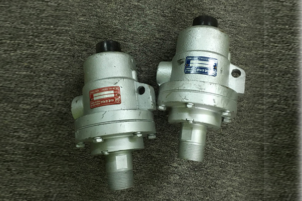 Threaded air fitting