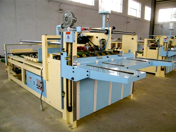 Semi-automatic carton gluing machine