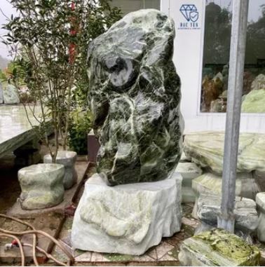 Serpentine jade stone