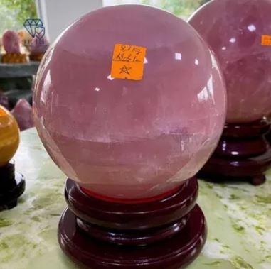 Pink quartz stone ball