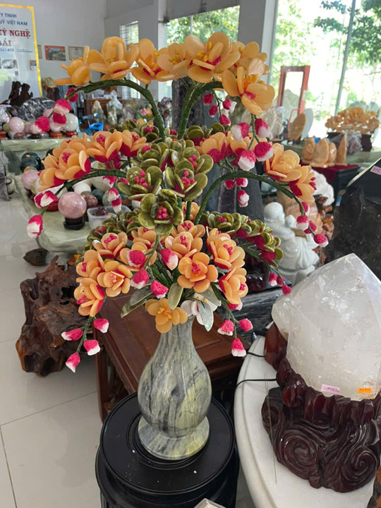 Natural stone flower basket