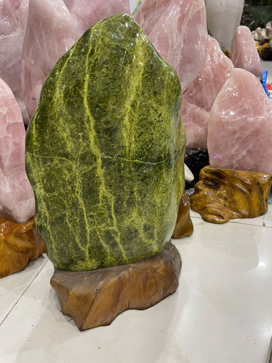 Serpentine stone block