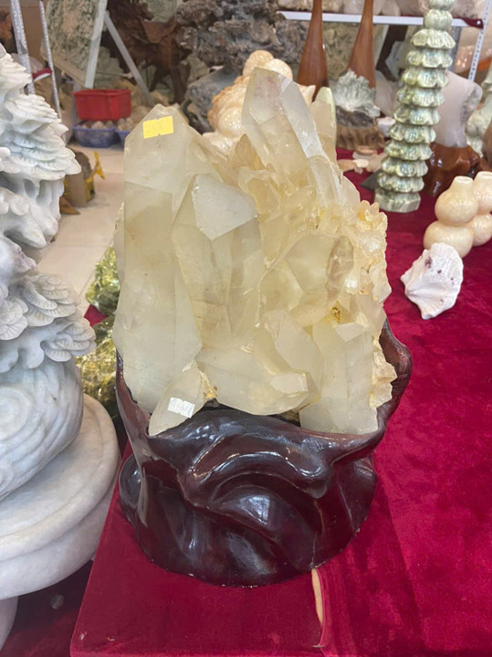 White crystal quartz
