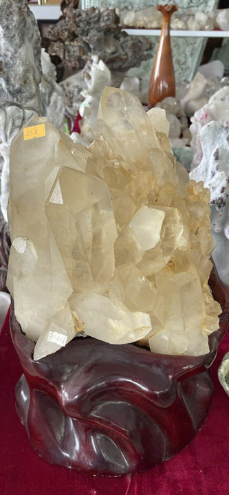 Clear quartz crystal