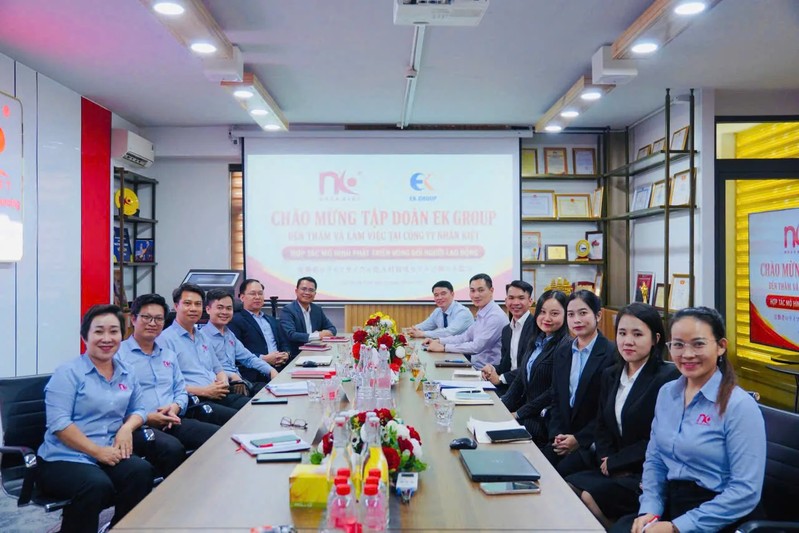 EK Group Working at Nhan Kiet