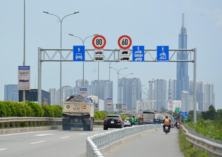 Road direction sign installation