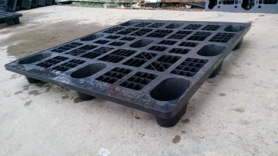 Black plastic pallet