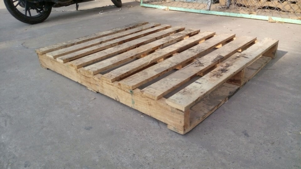 Wood pallet