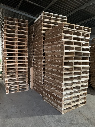 Natural Wood Pallets