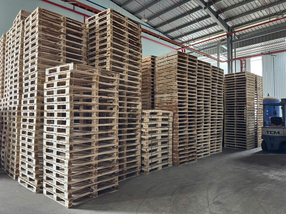 Wooden Pallets for Goods Storage
