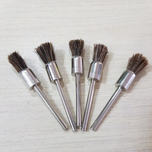 Pig hair end brush