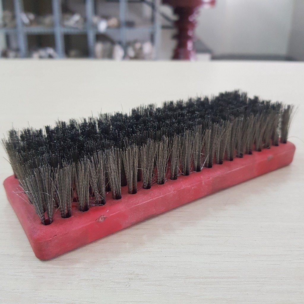 Stainless steel wire brush with plastic handle