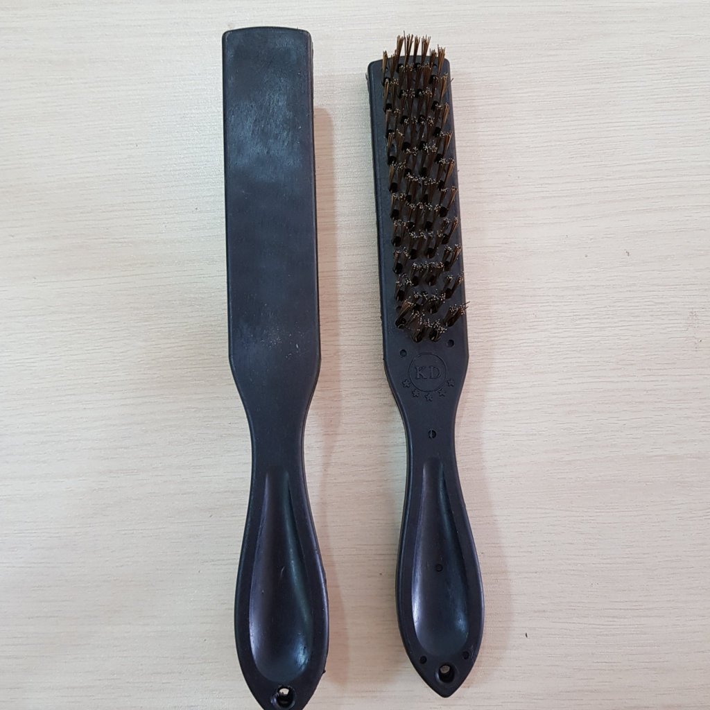 Steel wire brush with plastic handle