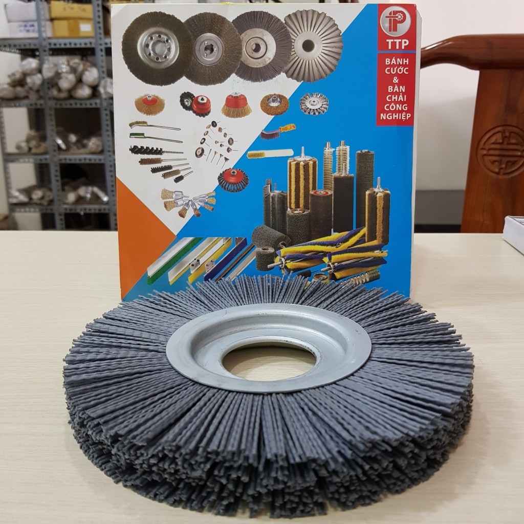 Nylon wire wheel brush