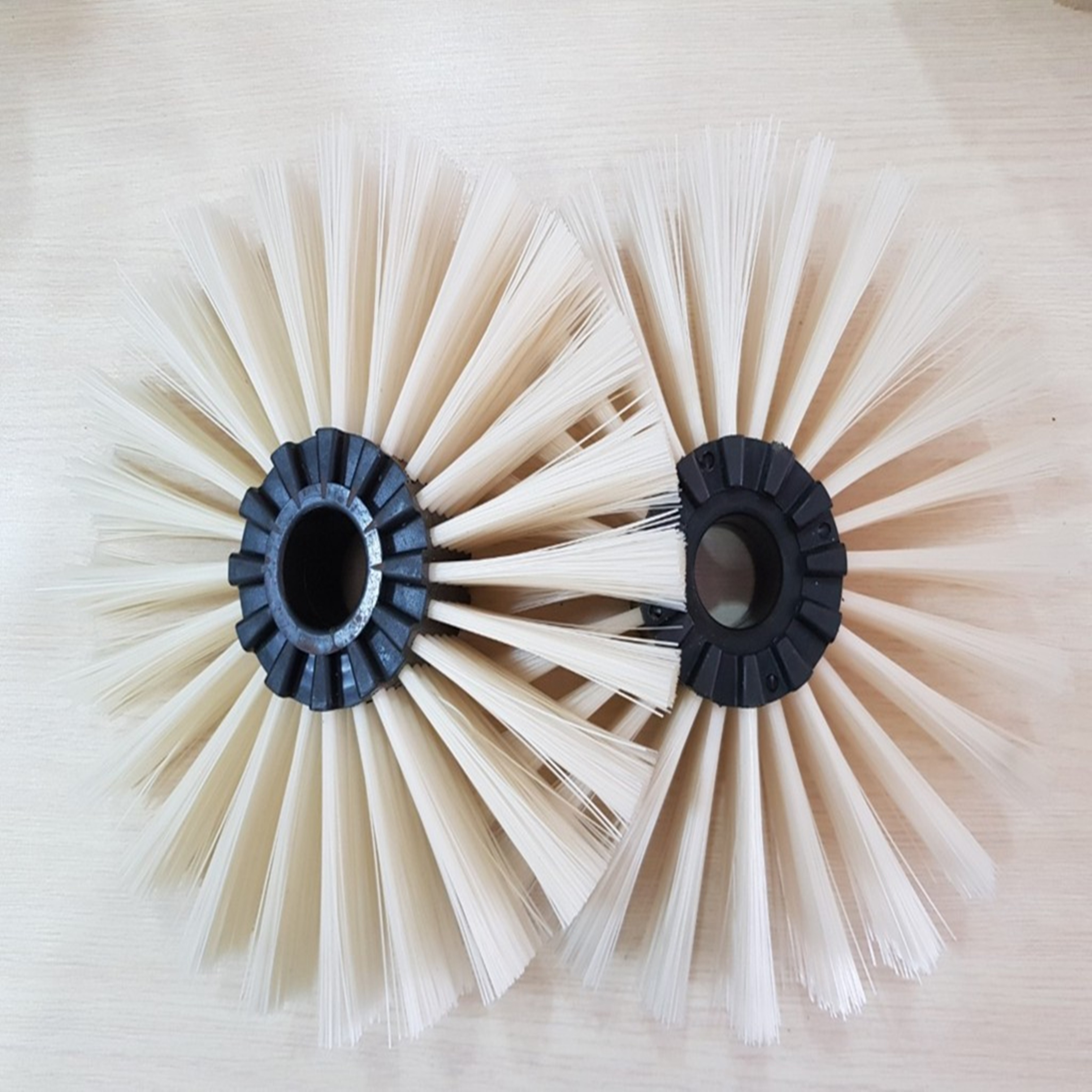 Nylon wire wheel brush