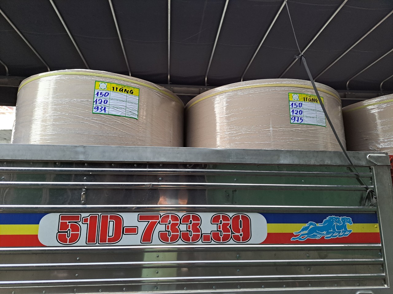 Packaging raw material paper roll