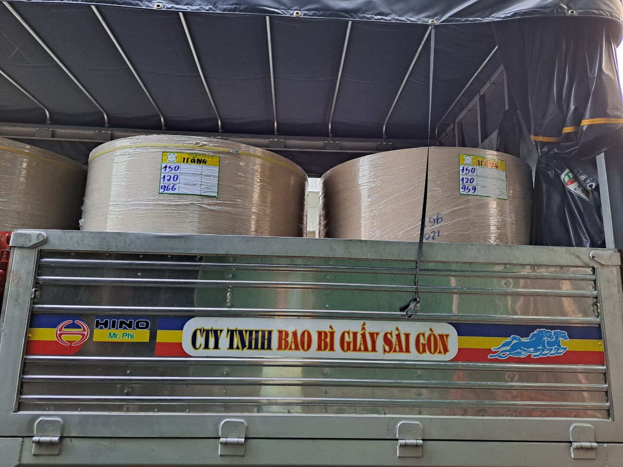 Packaging raw material paper roll