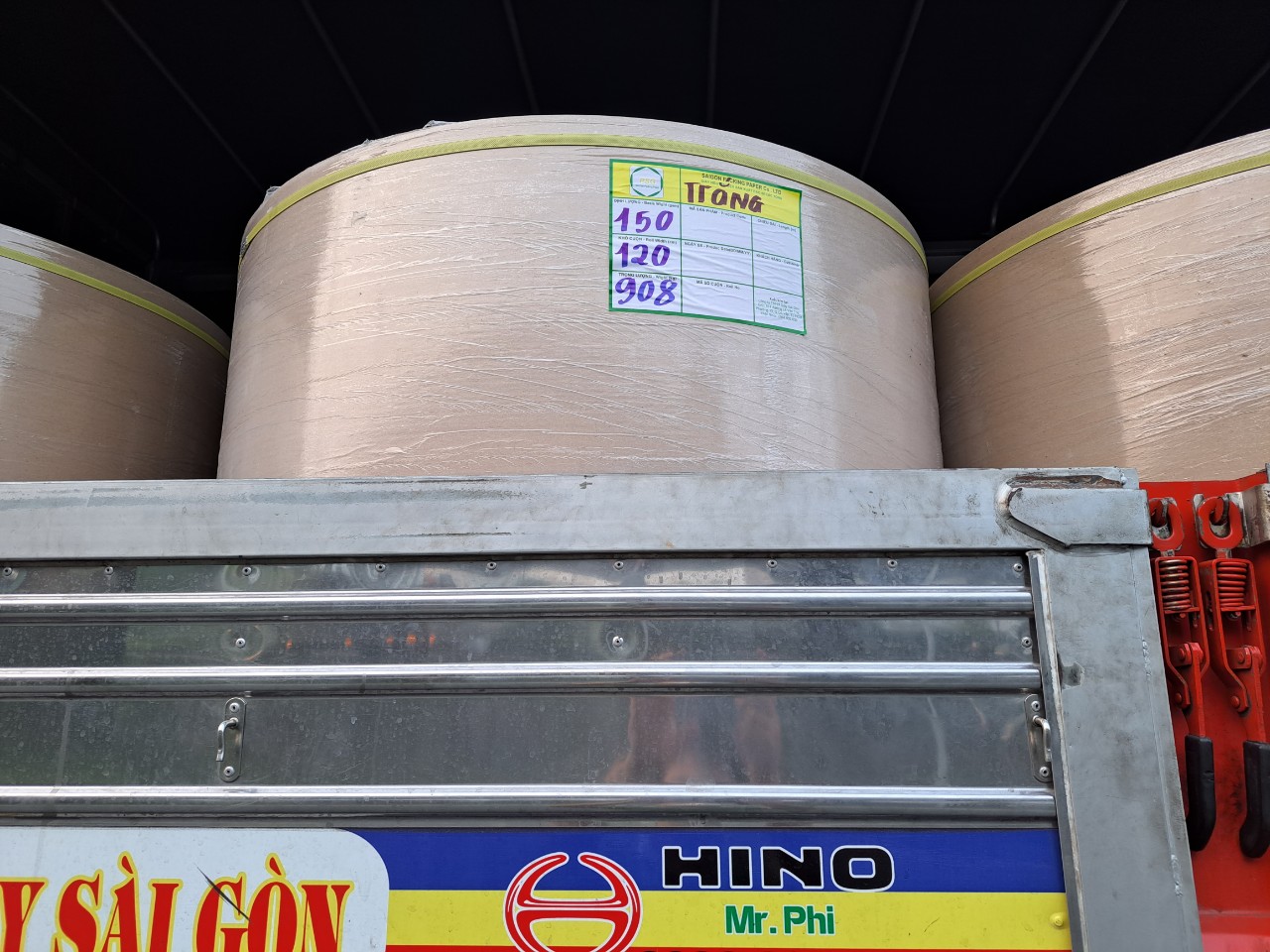 Packaging raw material paper roll
