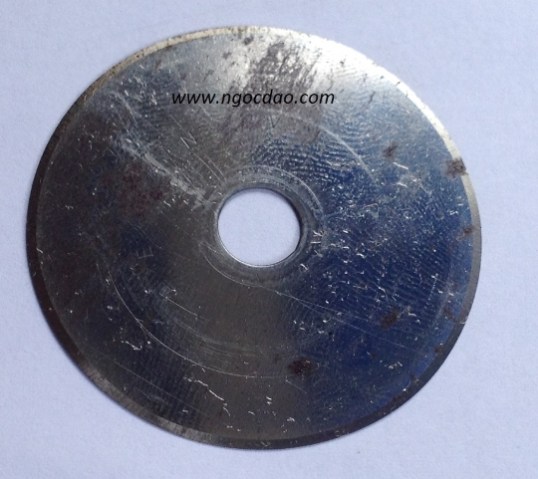 Textile cutting blade