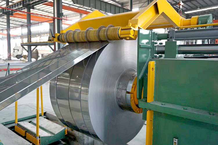 Sheet cutting machine