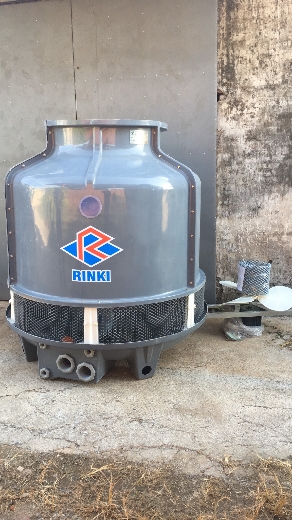 Round cooling tower