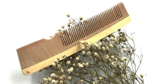 Bamboo hair comb