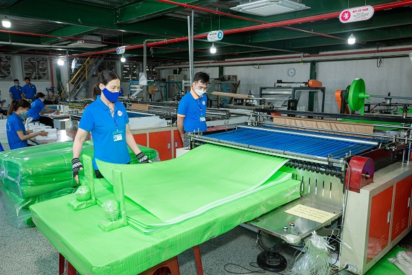 Cutting machine for PE foam bag