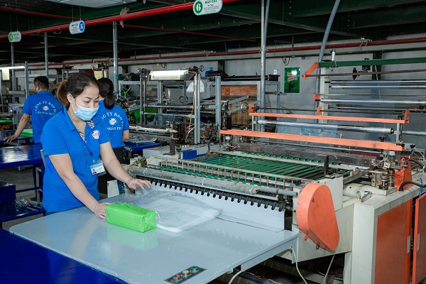 Cutting machine for nylon bag