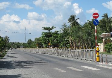 Hot-dip galvanized guardrails