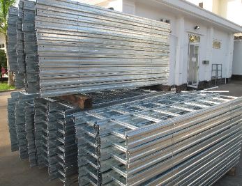 Hot-dip galvanized cable trays and scaffolding