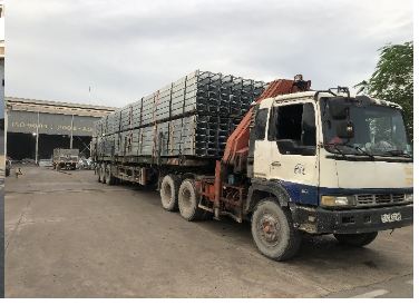 Hot-dip galvanized cable trays and scaffolding