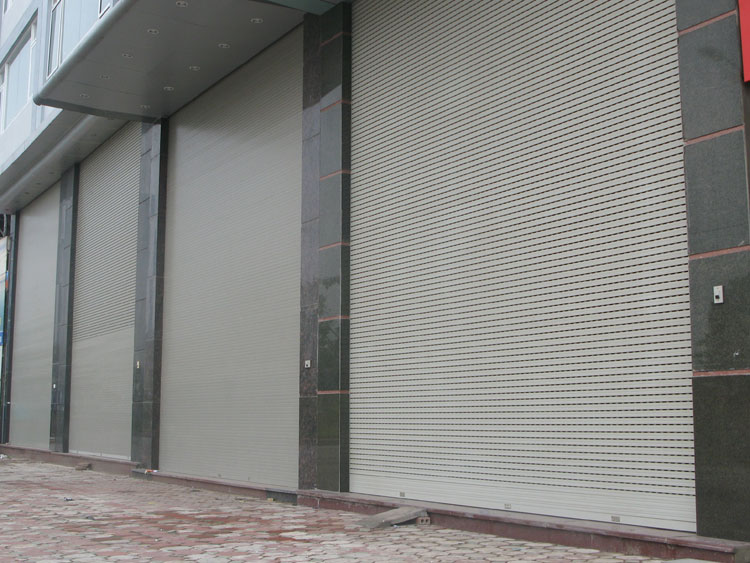 Automatic rolling door