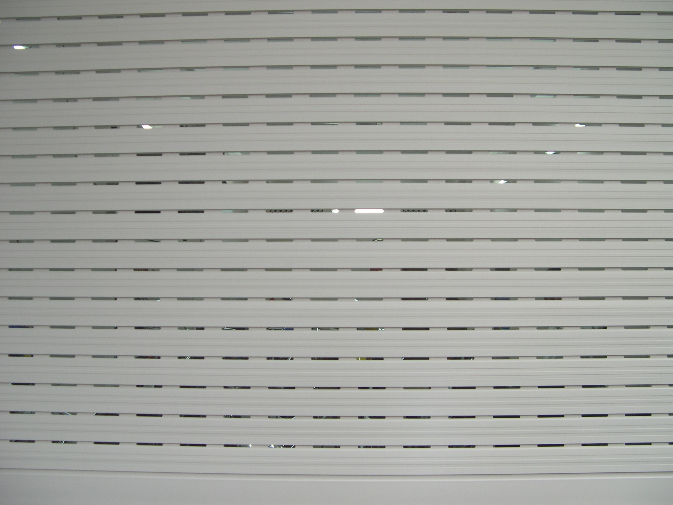 Automatic rolling door