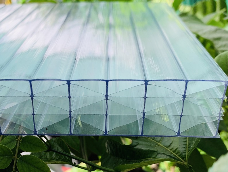 Multi-layer hollow polycarbonate sheet