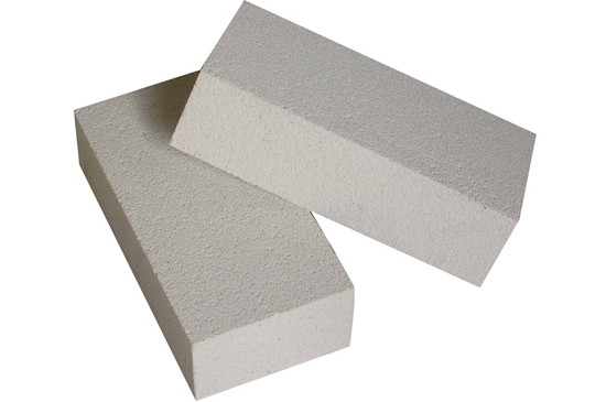 Refractory brick