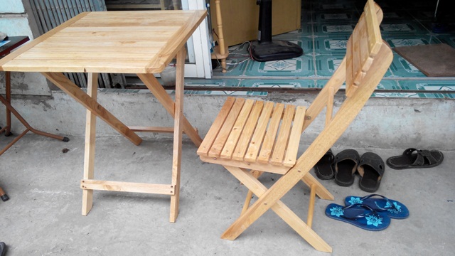 Coffee tables and chairs