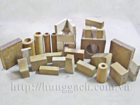 High-alumina refractory bricks