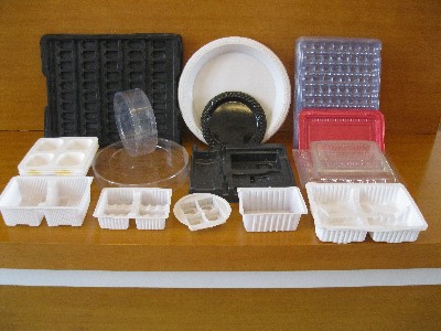 Plastic tray