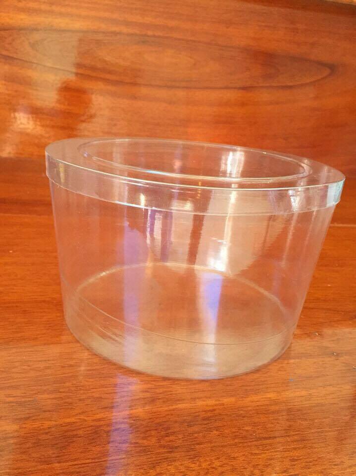 Plastic tray