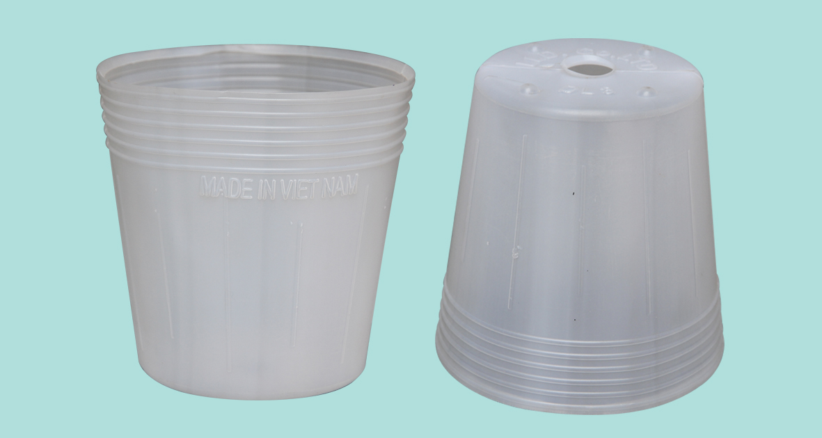 Plastic tray